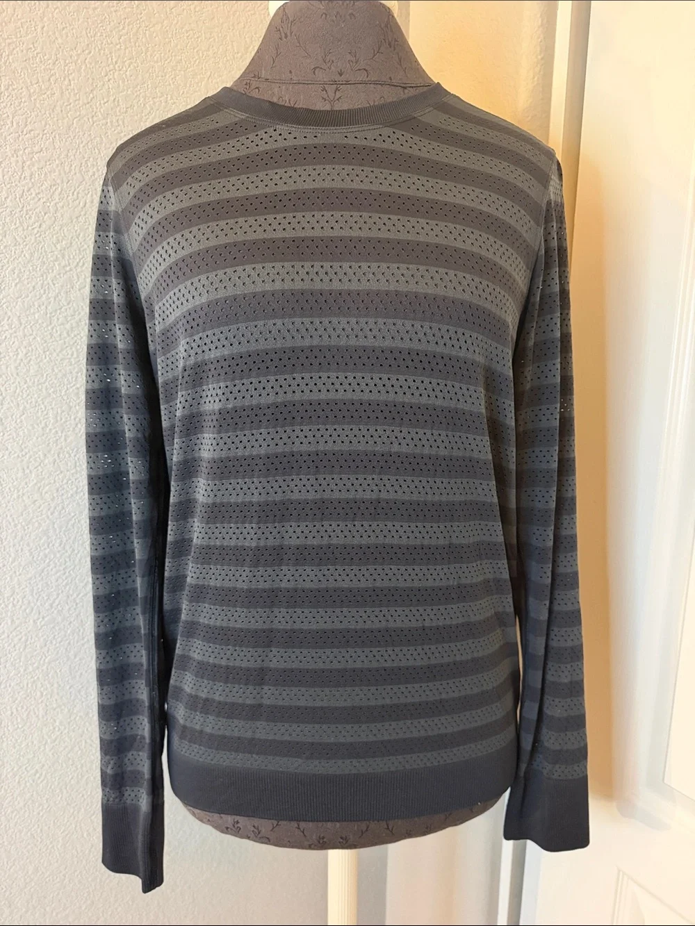 Lululemon Breeze By Long Sleeve *Stripe Black / Deep Coal